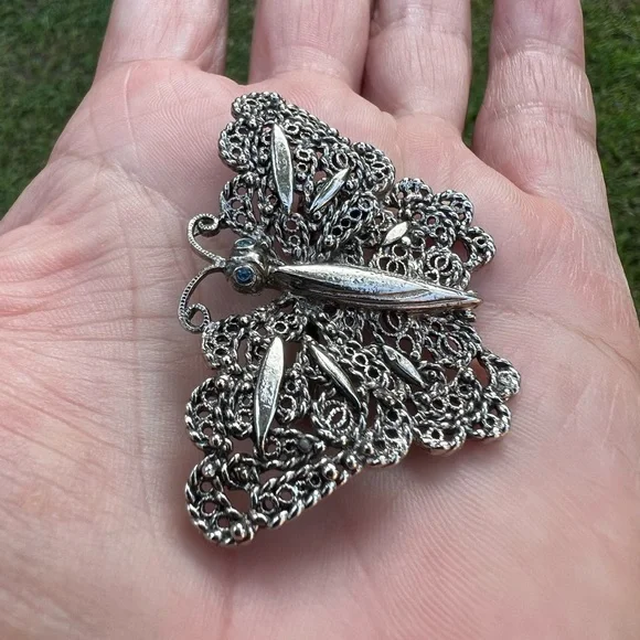 Silver-tone Filigree Blue Rhinestone Eyes Butterfly Brooch👠 - Picture 14 of 17